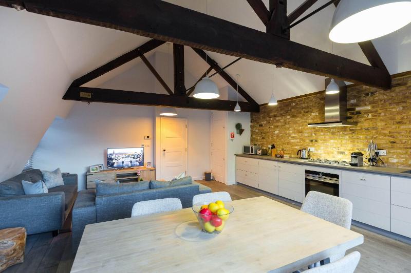 Urban Chic - Rathbone - Oda