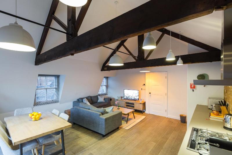 Urban Chic - Rathbone - Oda