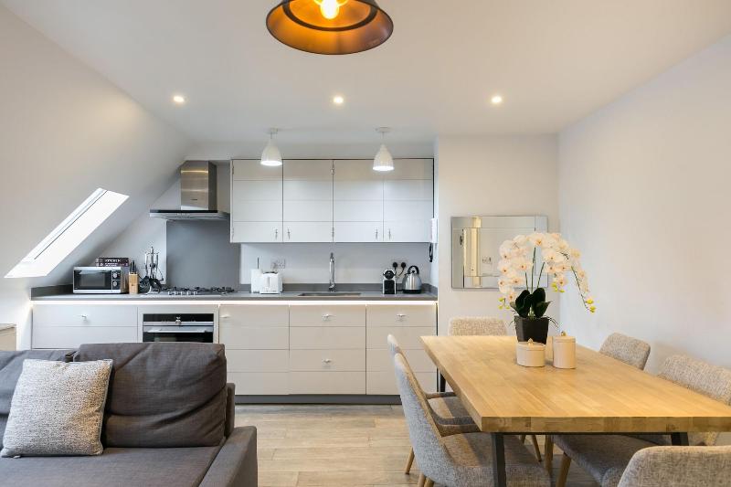 Urban Chic - Rathbone - Oda