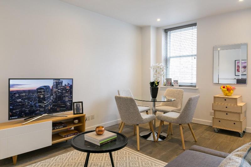 Urban Chic - Rathbone - Oda