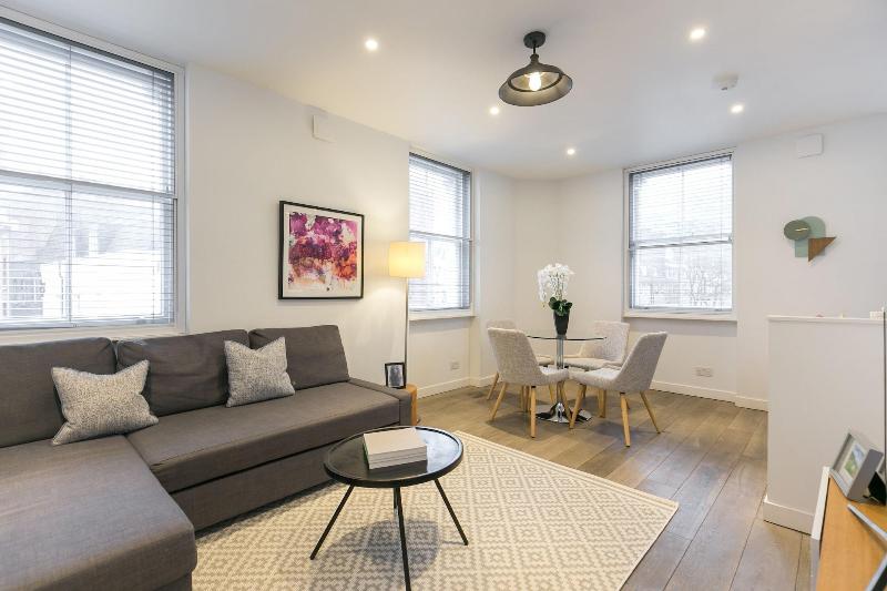 Urban Chic - Rathbone - Oda