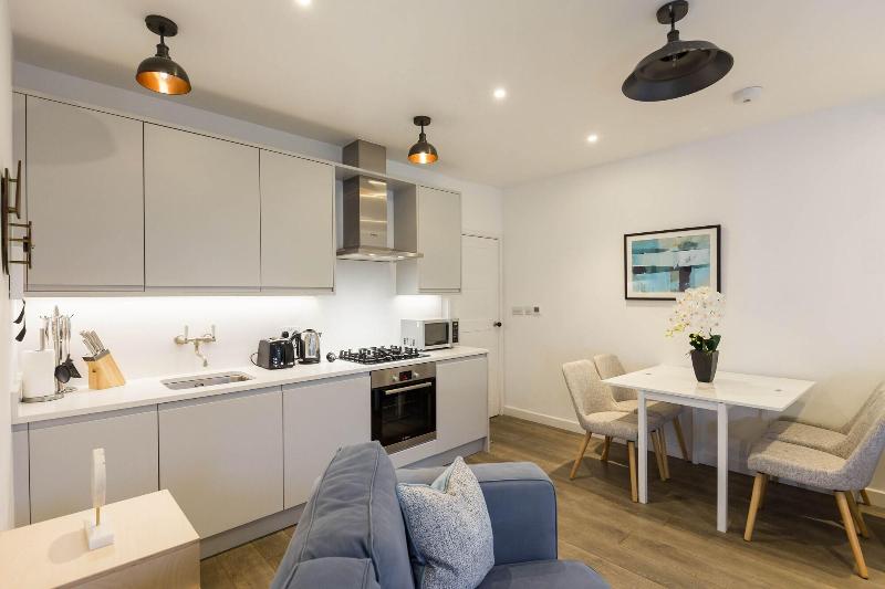 Urban Chic - Rathbone - Oda