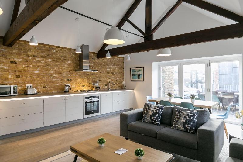 Urban Chic - Rathbone - Oda