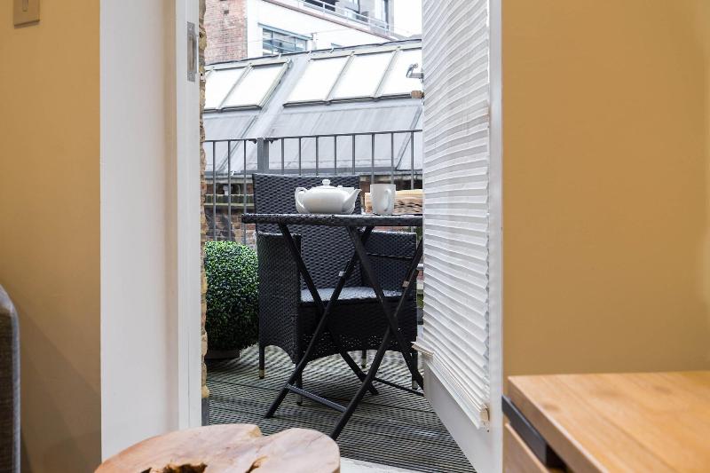 Urban Chic - Rathbone - Oda