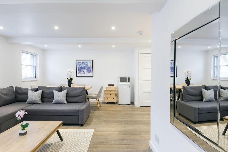 Urban Chic - Rathbone - Oda