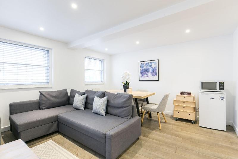 Urban Chic - Rathbone - Oda