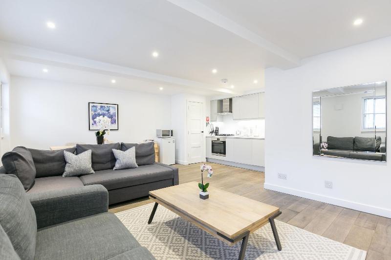 Urban Chic - Rathbone - Oda