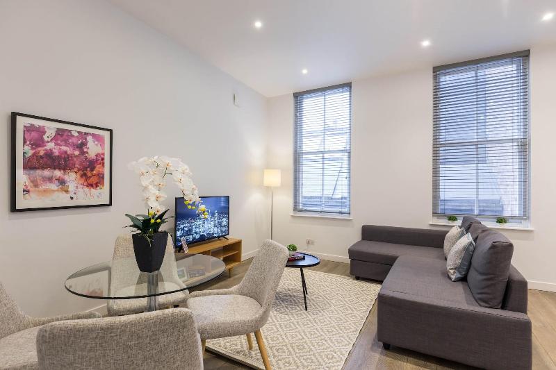 Urban Chic - Rathbone - Oda