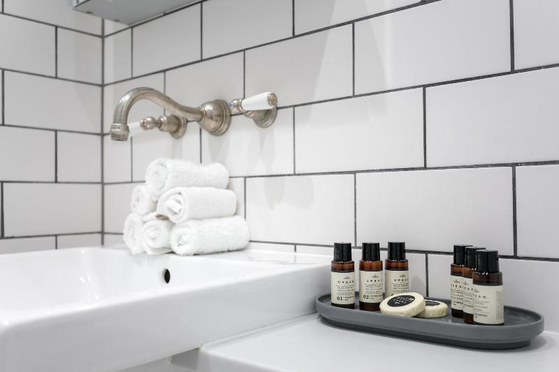 Urban Chic - Rathbone - Oda