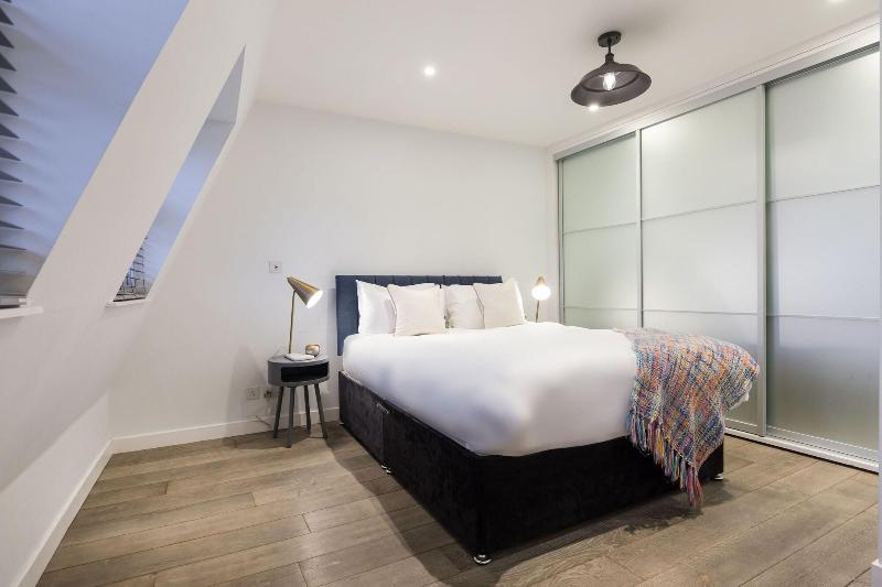 Urban Chic - Rathbone - Oda