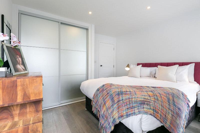 Urban Chic - Rathbone - Oda