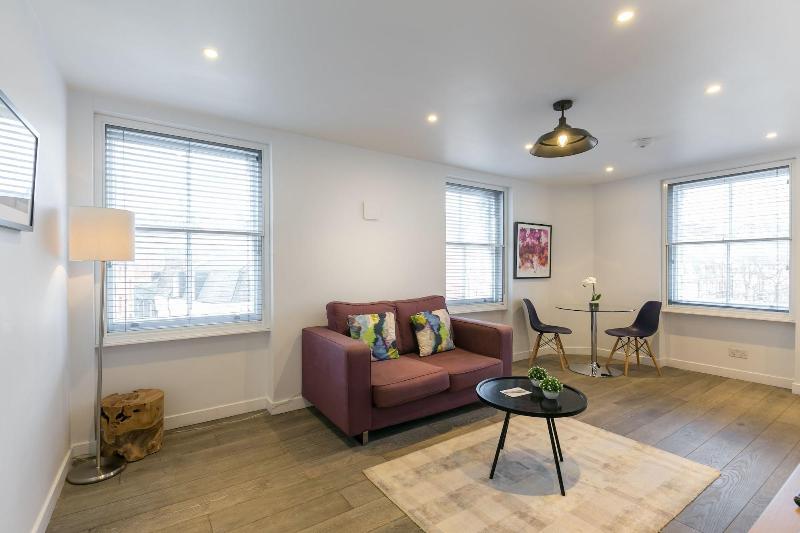 Urban Chic - Rathbone - Oda
