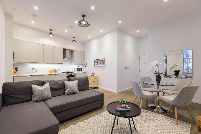 Urban Chic - Rathbone - Oda