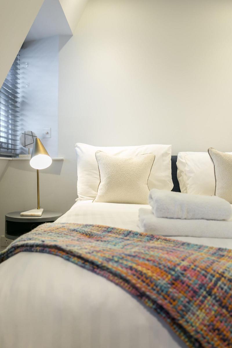 Urban Chic - Rathbone - Oda