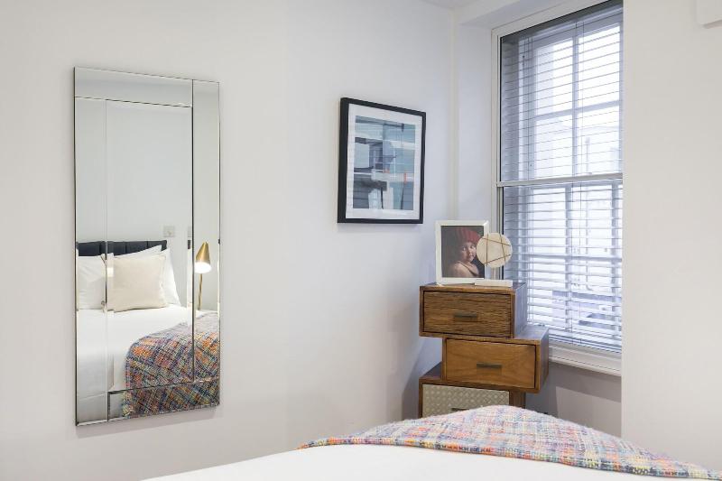 Urban Chic - Rathbone - Oda