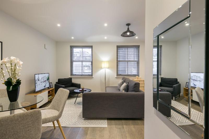 Urban Chic - Rathbone - Oda