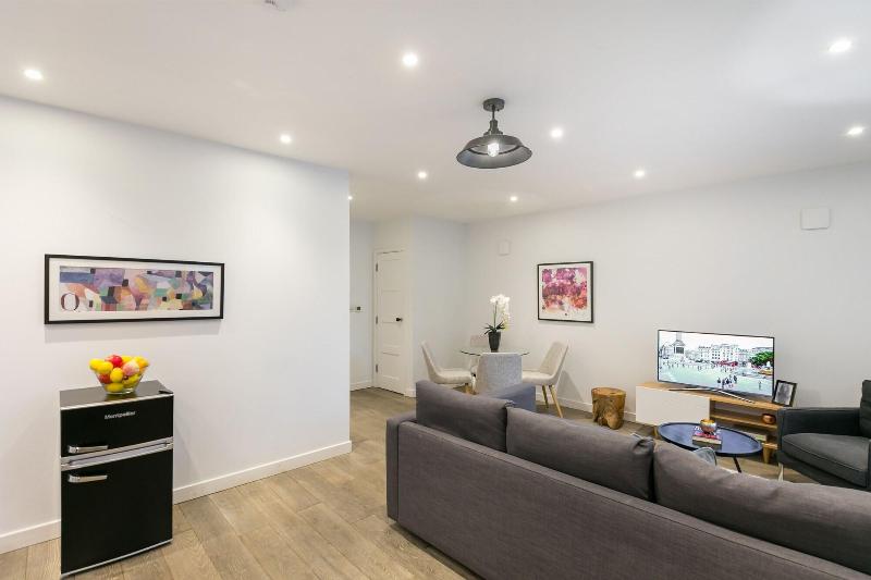 Urban Chic - Rathbone - Oda