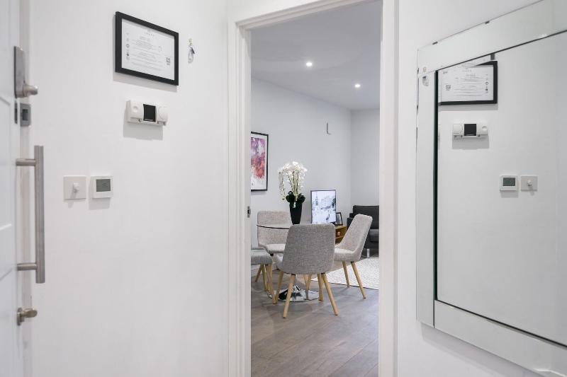 Urban Chic - Rathbone - Oda