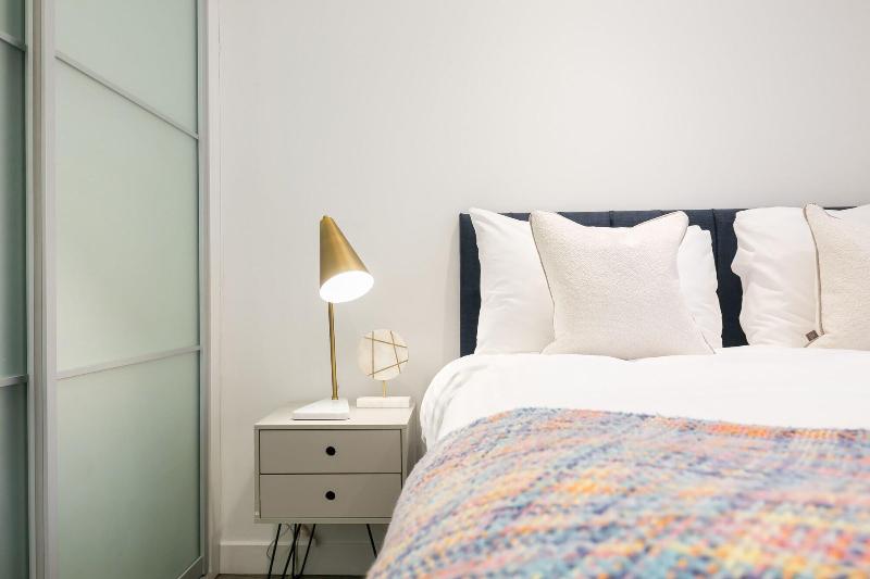 Urban Chic - Rathbone - Oda