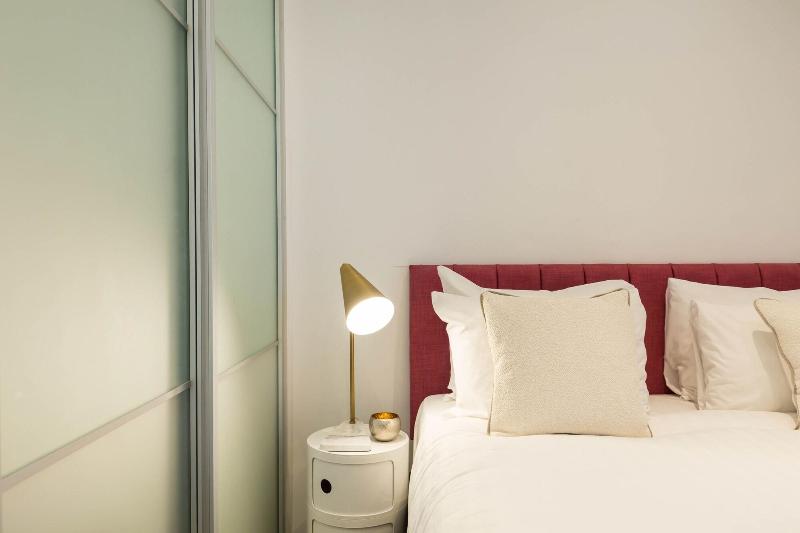 Urban Chic - Rathbone - Oda