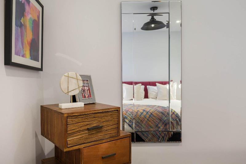 Urban Chic - Rathbone - Oda