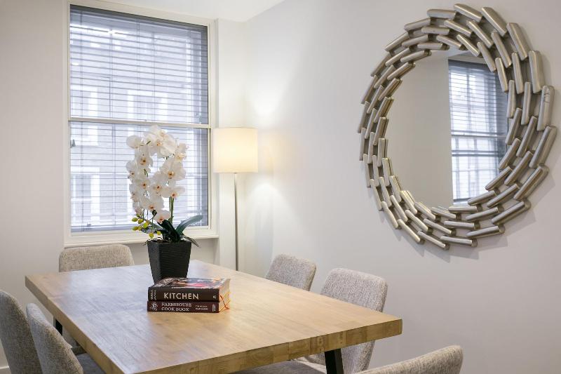 Urban Chic - Rathbone - Oda