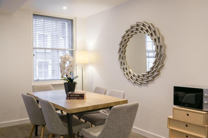 Urban Chic - Rathbone - Oda