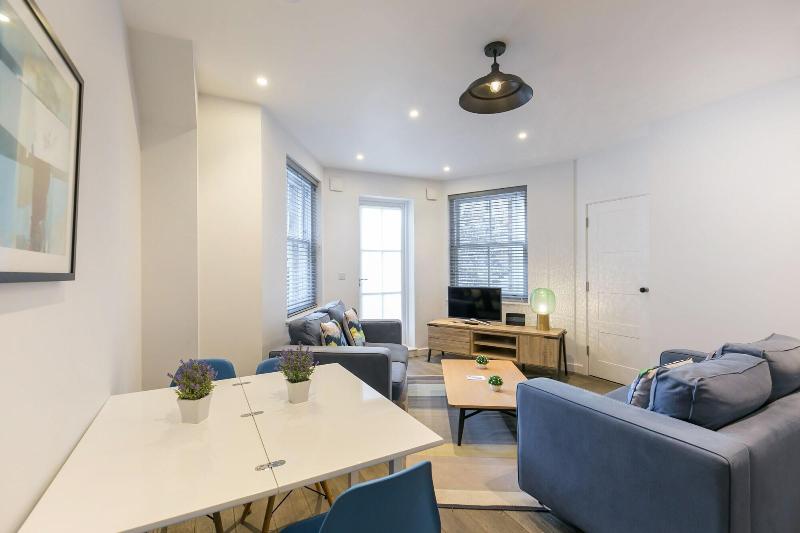 Urban Chic - Rathbone - Oda