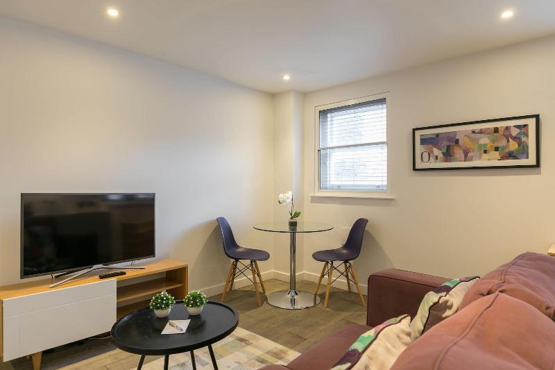 Urban Chic - Rathbone - Oda