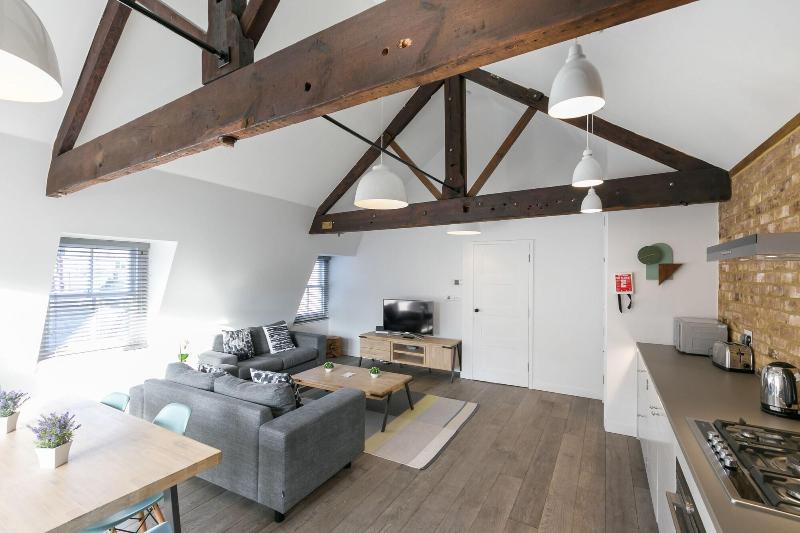 Urban Chic - Rathbone - Oda