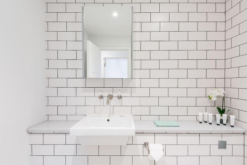 Urban Chic - Rathbone - Oda