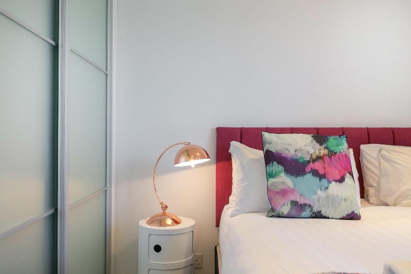 Urban Chic - Rathbone - Oda