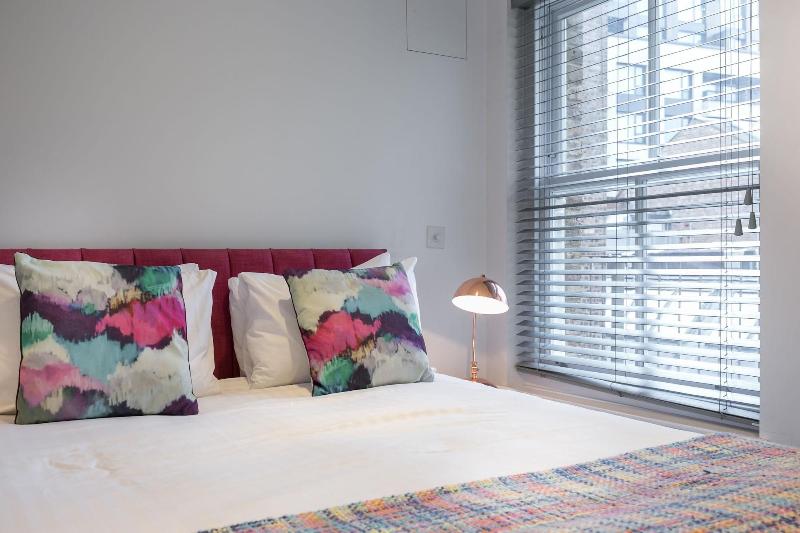 Urban Chic - Rathbone - Oda