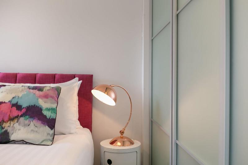 Urban Chic - Rathbone - Oda