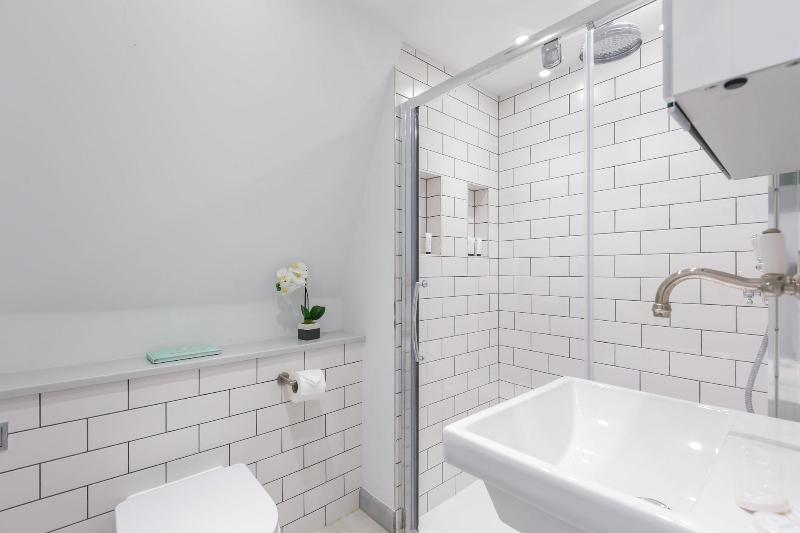 Urban Chic - Rathbone - Oda