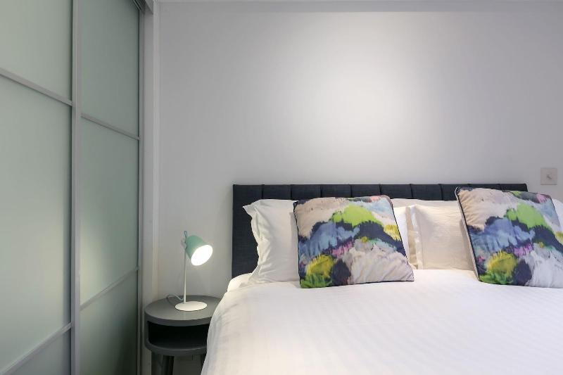 Urban Chic - Rathbone - Oda