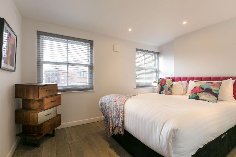 Urban Chic - Rathbone - Oda