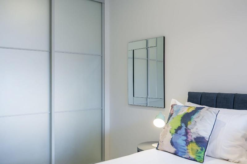 Urban Chic - Rathbone - Oda
