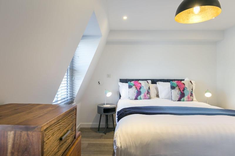 Urban Chic - Rathbone - Oda