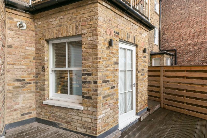 Urban Chic - Rathbone - Teras