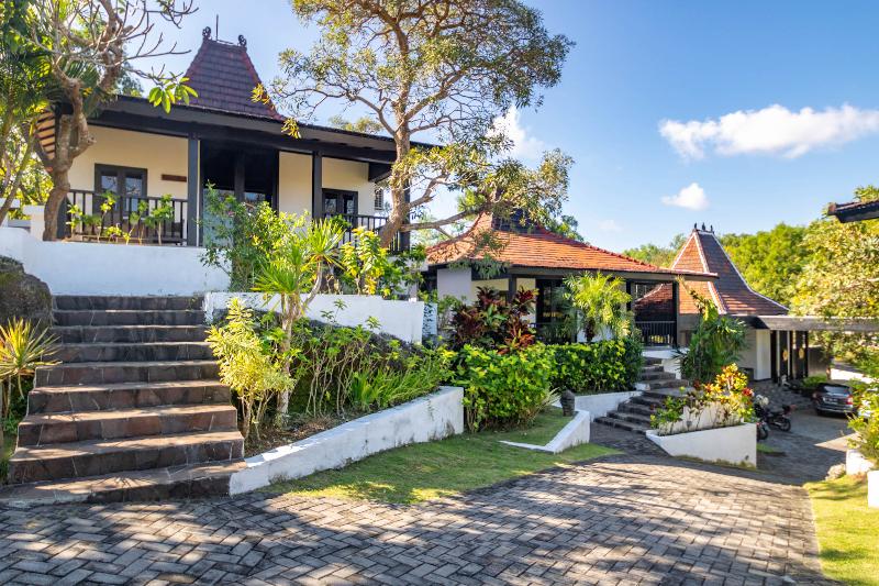 Surya Melasti Exclusive Beach Villa by Sajiwa - Genel