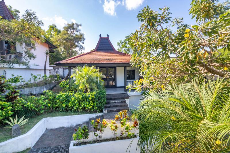 Surya Melasti Exclusive Beach Villa by Sajiwa - Genel