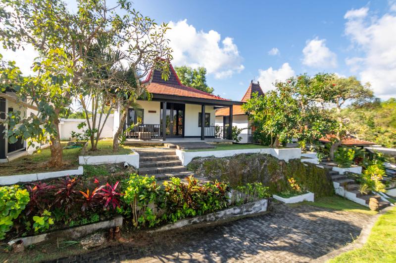 Surya Melasti Exclusive Beach Villa by Sajiwa - Genel