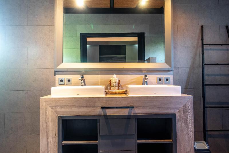 Surya Melasti Exclusive Beach Villa by Sajiwa - Oda