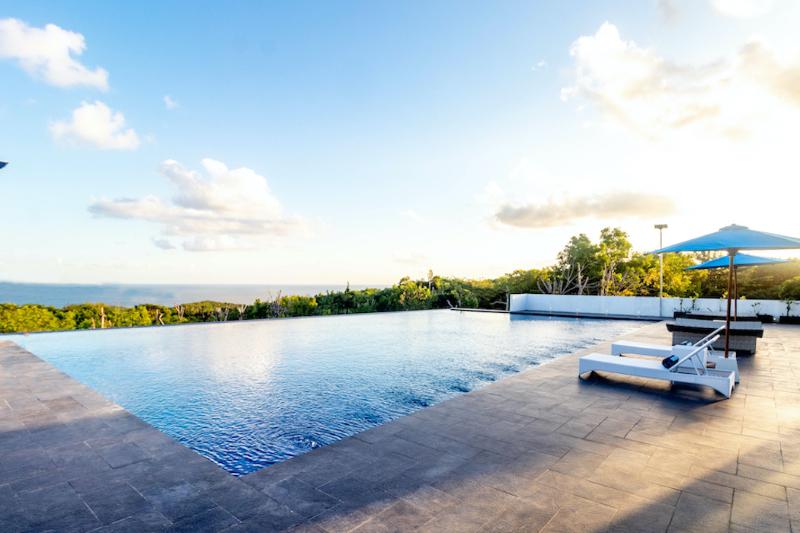 Surya Melasti Exclusive Beach Villa by Sajiwa - Havuz