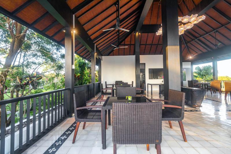 Surya Melasti Exclusive Beach Villa by Sajiwa - Restoran