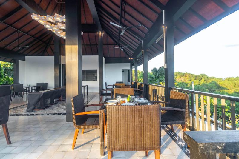 Surya Melasti Exclusive Beach Villa by Sajiwa - Restoran