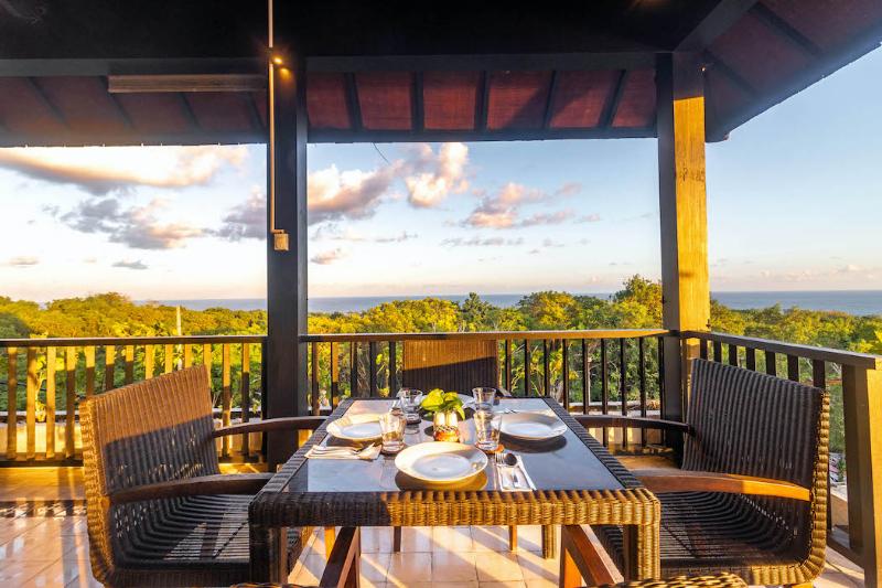 Surya Melasti Exclusive Beach Villa by Sajiwa - Restoran