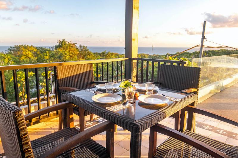 Surya Melasti Exclusive Beach Villa by Sajiwa - Restoran