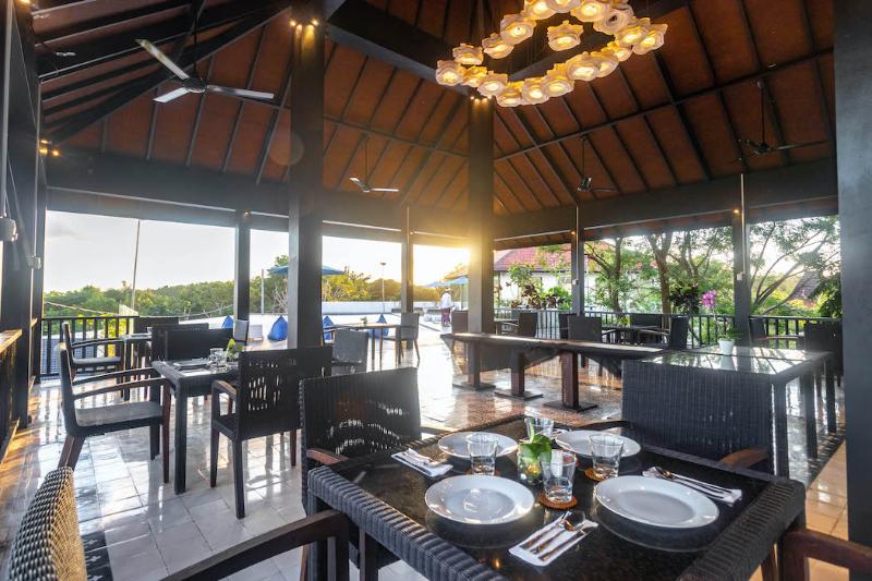 Surya Melasti Exclusive Beach Villa by Sajiwa - Restoran